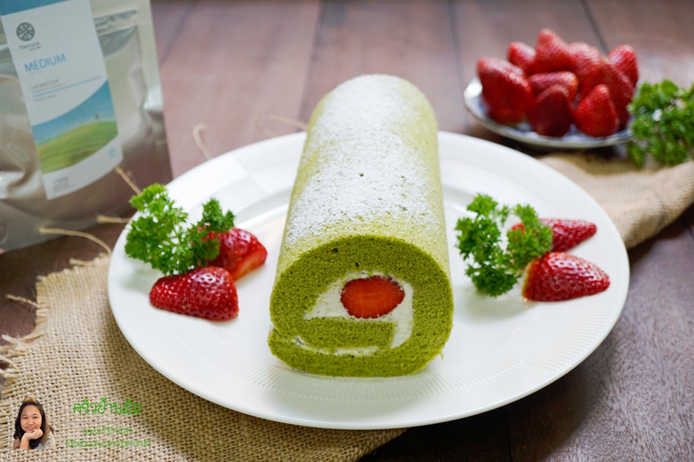 strawberry matcha roll cake 25