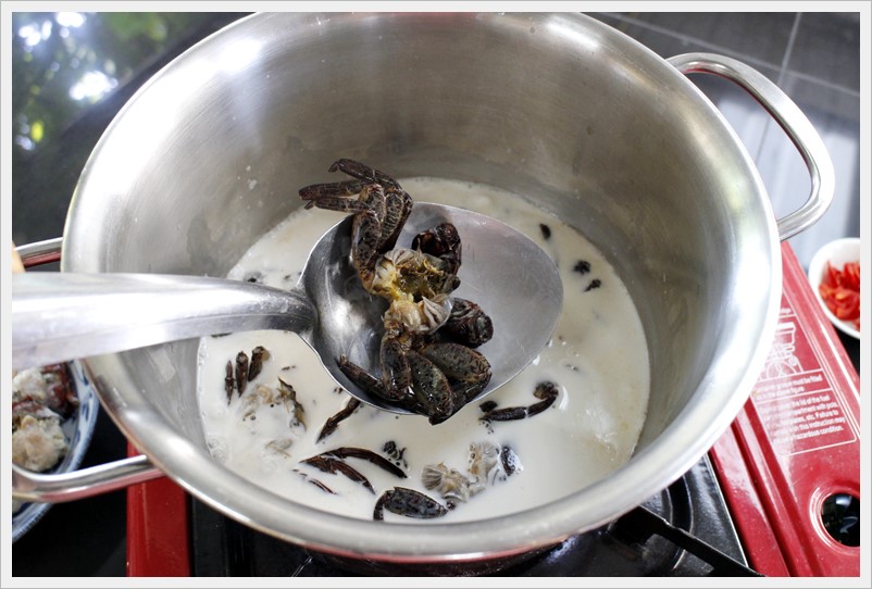 salted crab with pork in coconut milk soup 17