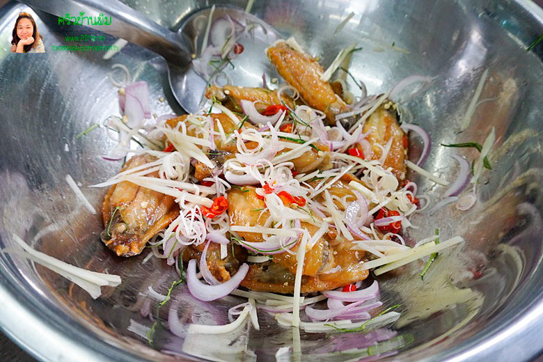 spicy crispy chicken wing salad 12