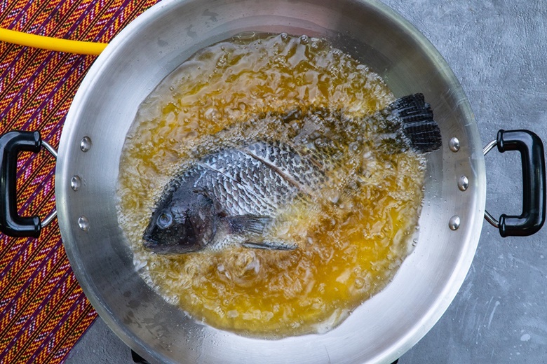 fried fish with chili sauce 05