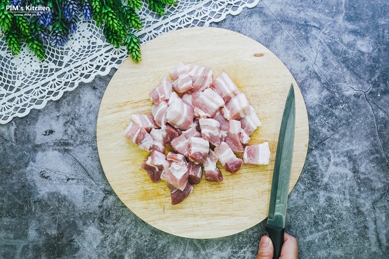 pork belly fried with chilli and fish sauce 13