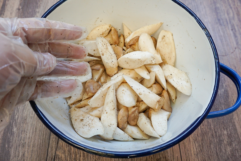 fried mushroom with dried chilli and peanut04