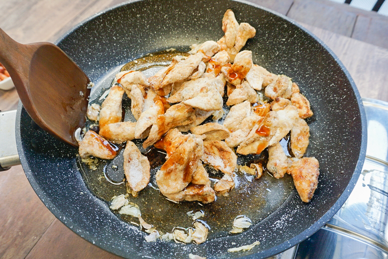 fried mushroom with dried chilli and peanut14