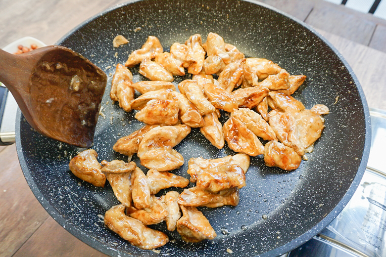 fried mushroom with dried chilli and peanut15